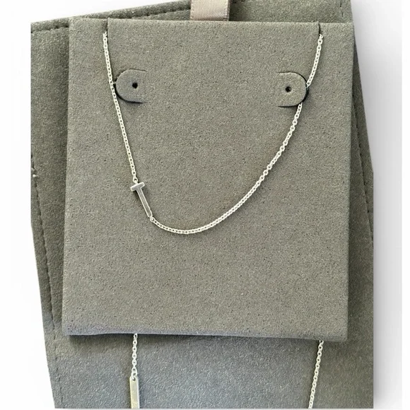 Kendra Scott Gold Pendant Necklace - Picture 4 of 8